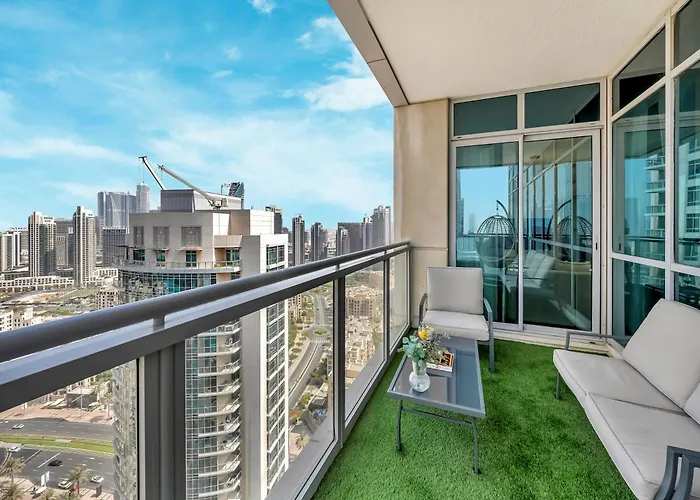 Luxe 4 Bedroom Apartment I Burj Khalifa & Fountain Views I Free Gym, Pool, Parking, Wi-Fi And Ps5 I By Skyline Serenity