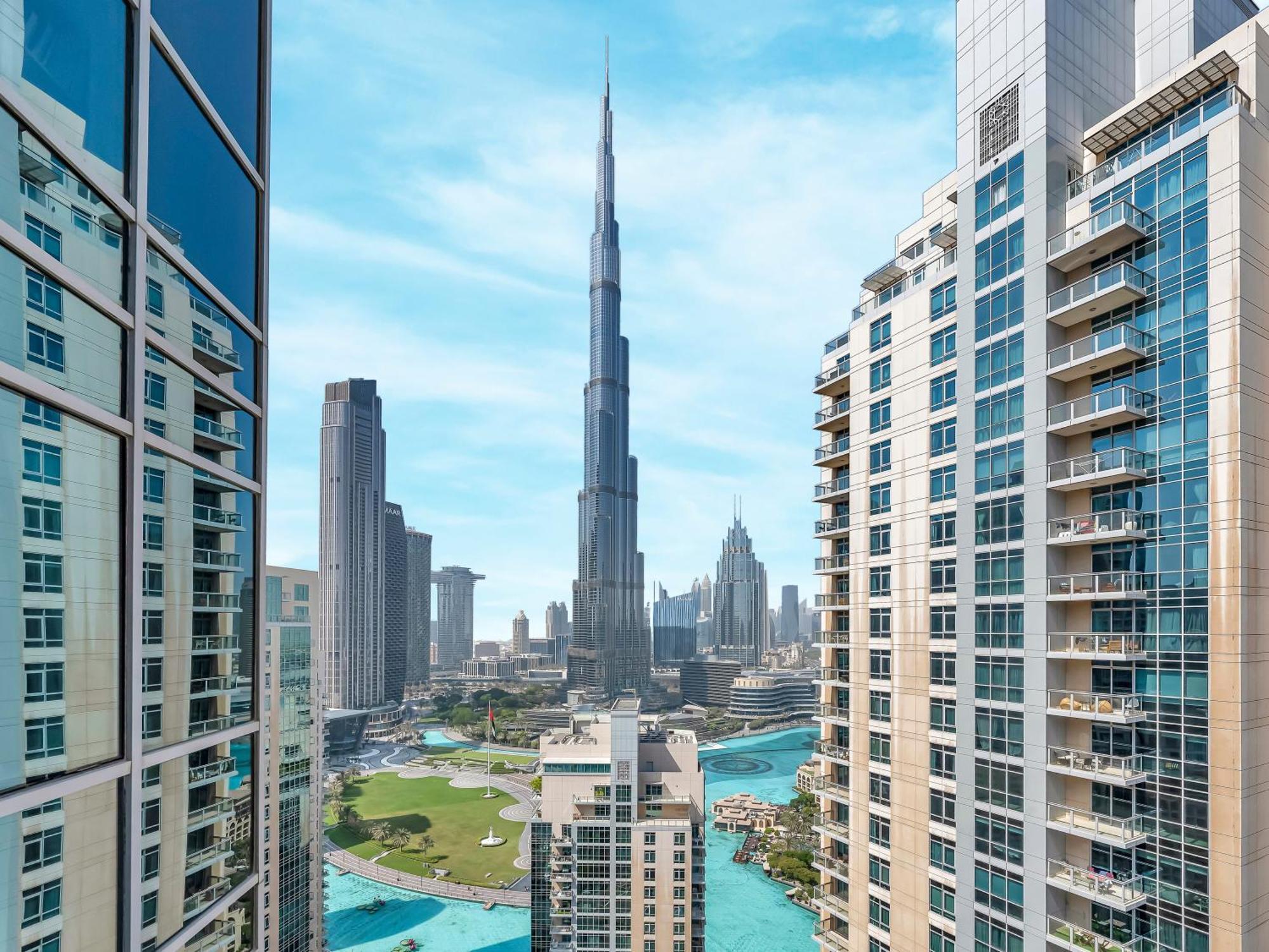 Luxe 4 Bedroom I Burj Khalifa & Fountain Views I Free Gym, Pool, Parking, Wi-fi And Ps5 I By Skyline Serenity Dubaï