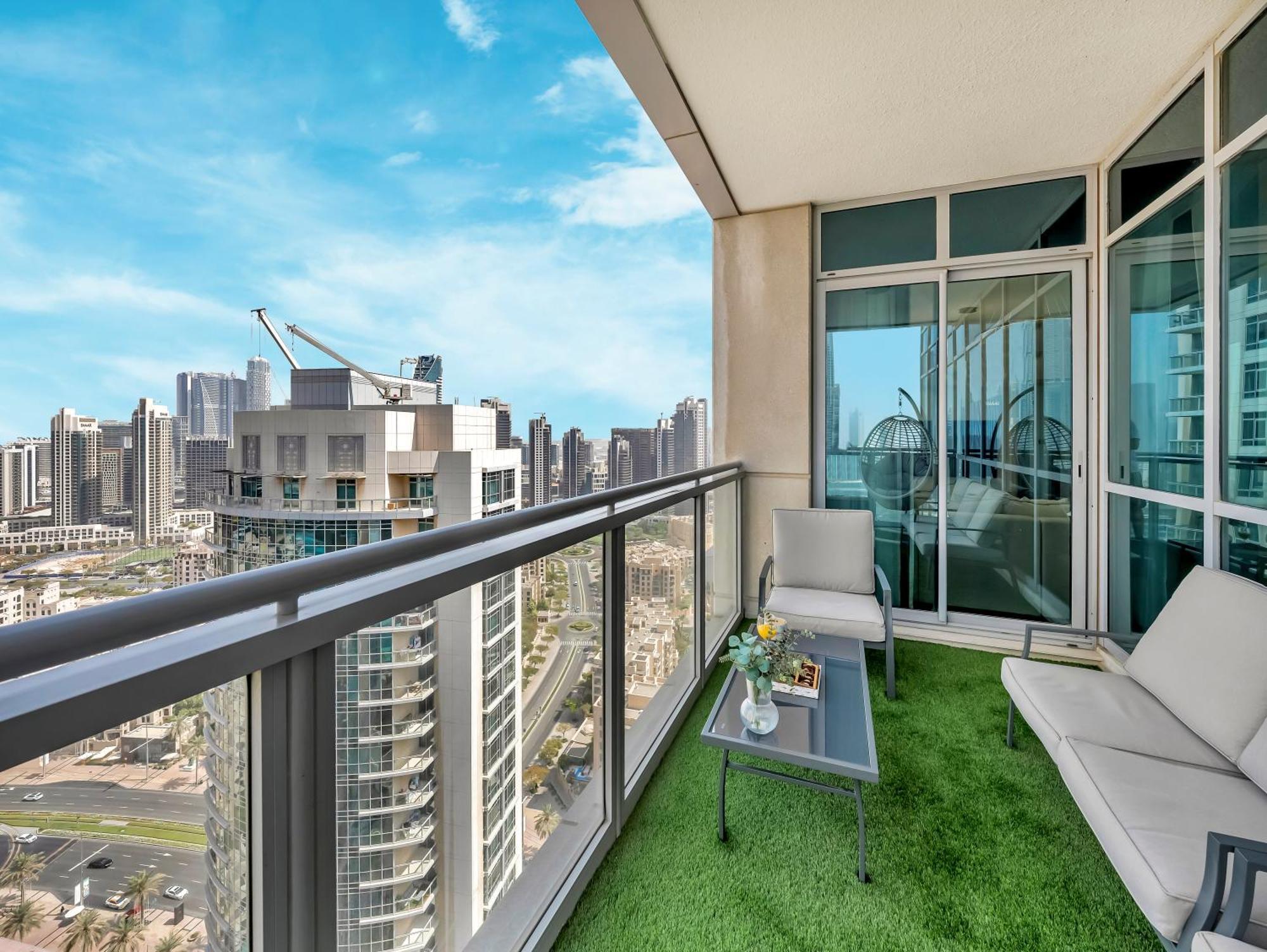 Luxe 4 Bedroom I Burj Khalifa & Fountain Views I Free Gym, Pool, Parking, Wi-fi And Ps5 I By Skyline Serenity Appartement *