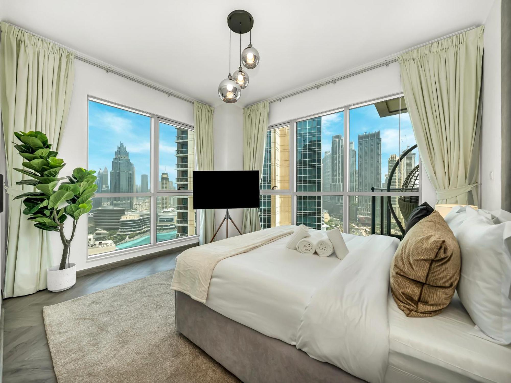 Luxe 4 Bedroom I Burj Khalifa & Fountain Views I Free Gym, Pool, Parking, Wi-fi And Ps5 I By Skyline Serenity * Dubaï