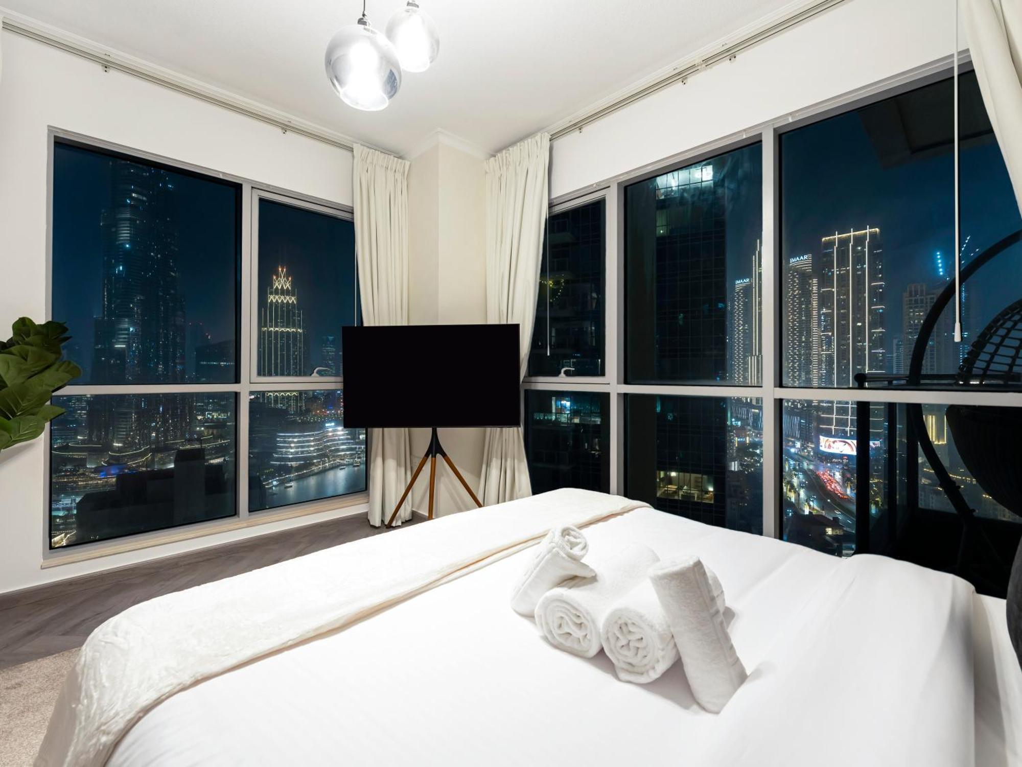 Luxe 4 Bedroom I Burj Khalifa & Fountain Views I Free Gym, Pool, Parking, Wi-fi And Ps5 I By Skyline Serenity Appartement *