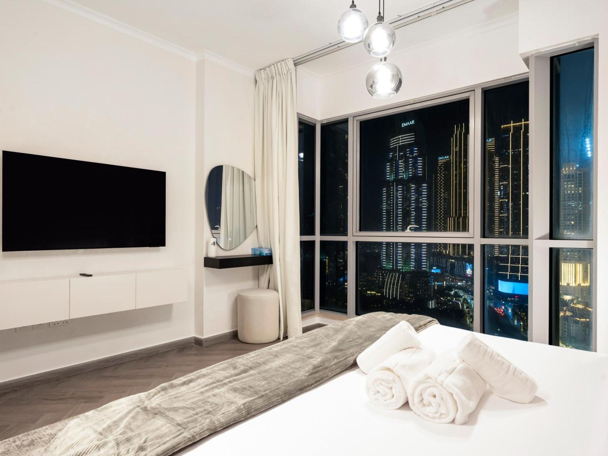 Appartement Luxe 4 Bedroom I Burj Khalifa & Fountain Views I Free Gym, Pool, Parking, Wi-fi And Ps5 I By Skyline Serenity
