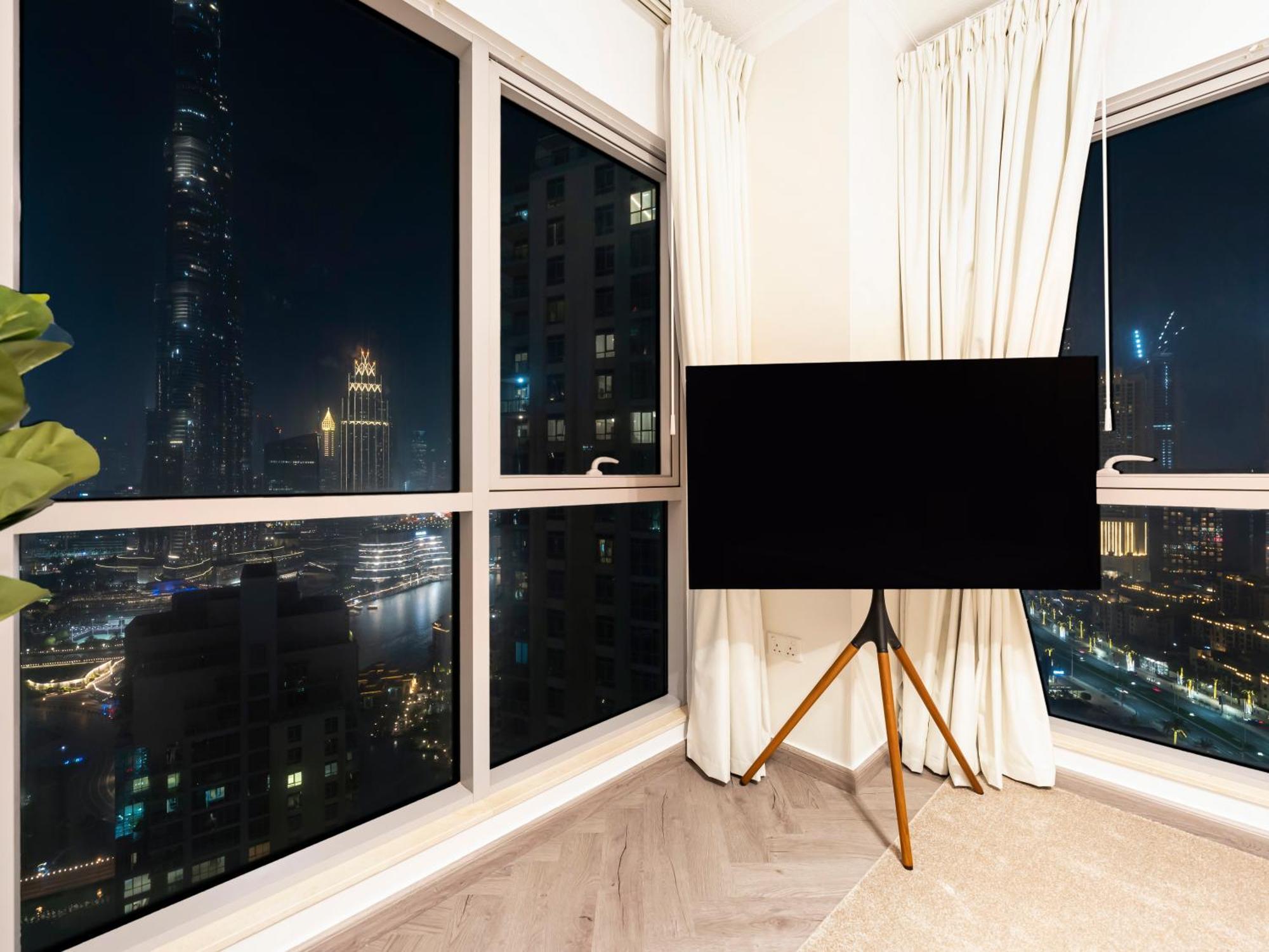 Luxe 4 Bedroom I Burj Khalifa & Fountain Views I Free Gym, Pool, Parking, Wi-fi And Ps5 I By Skyline Serenity Appartement