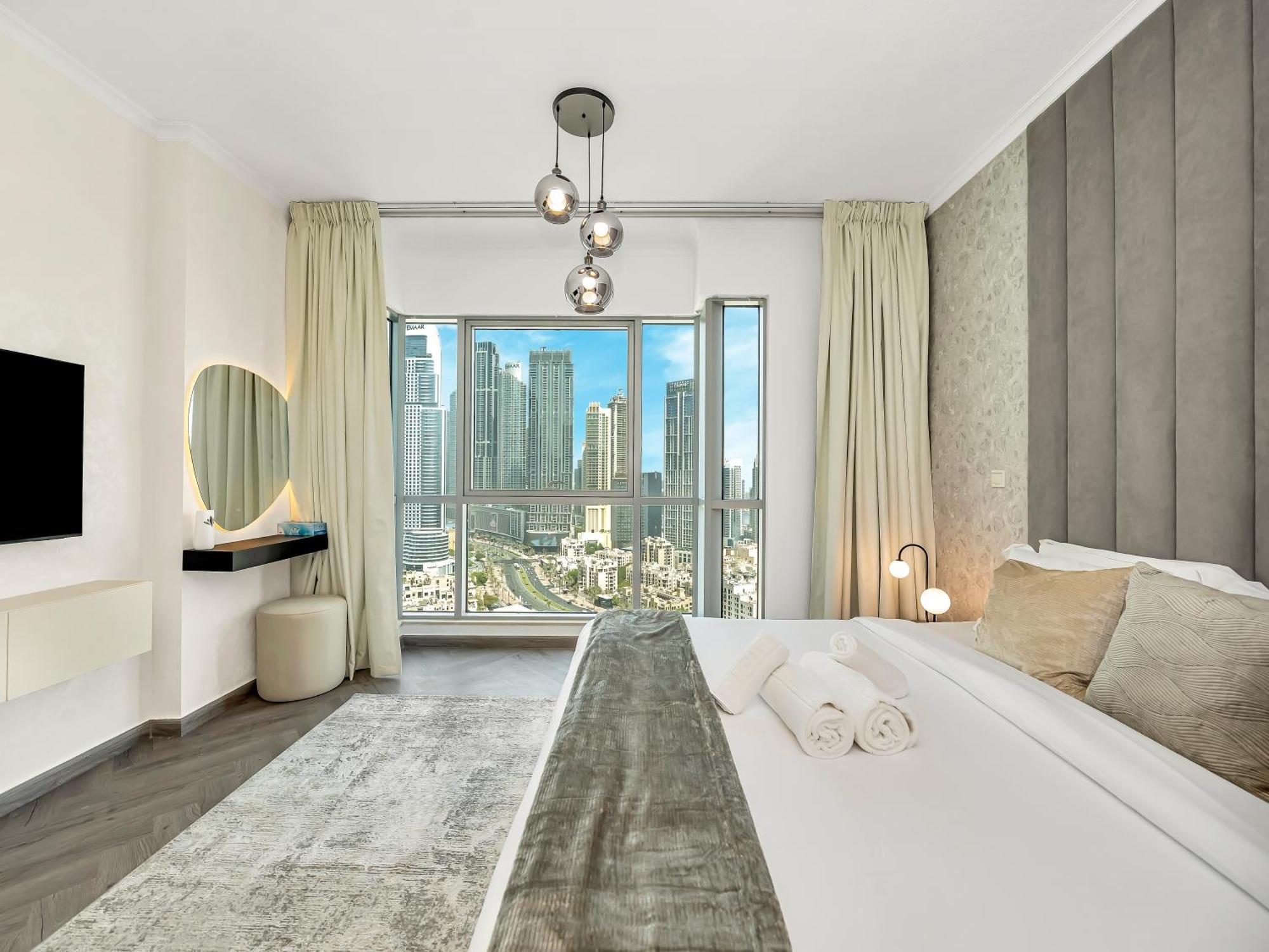 Luxe 4 Bedroom I Burj Khalifa & Fountain Views I Free Gym, Pool, Parking, Wi-fi And Ps5 I By Skyline Serenity Апартаменты